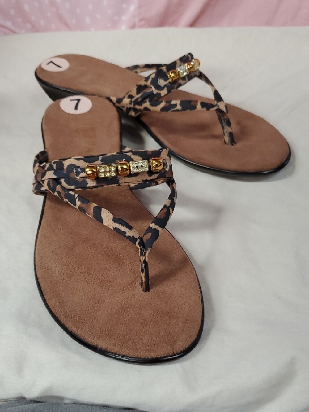 Womens Size Italian Shoemakers Leopard-Print Brown ThongSandals with GoldAccents - Picture 7 of 9